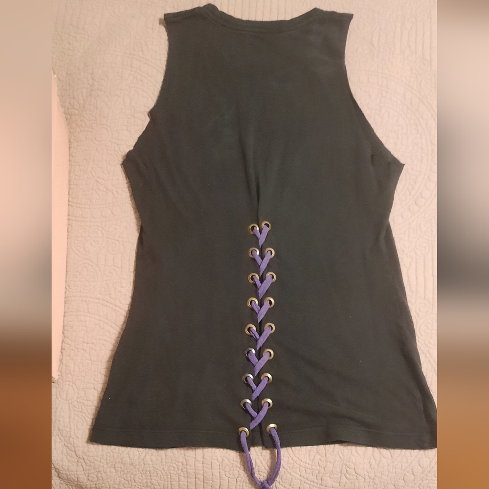 One-of-a-kind Upcycled Kiss Top - Picture 4 of 6